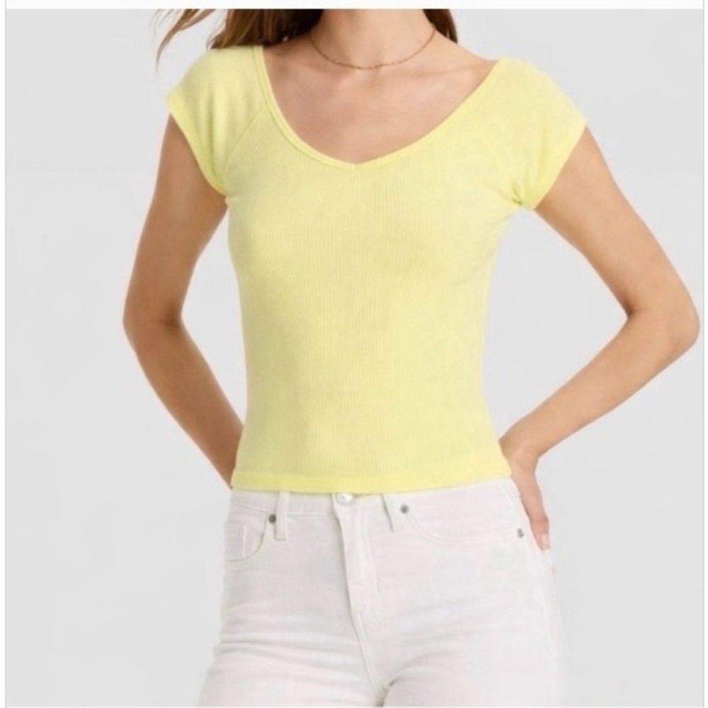 Wild‎ Fable Womens Short Sleeve Double V-Neck Ribbed T-Shirt Light Yellow Small